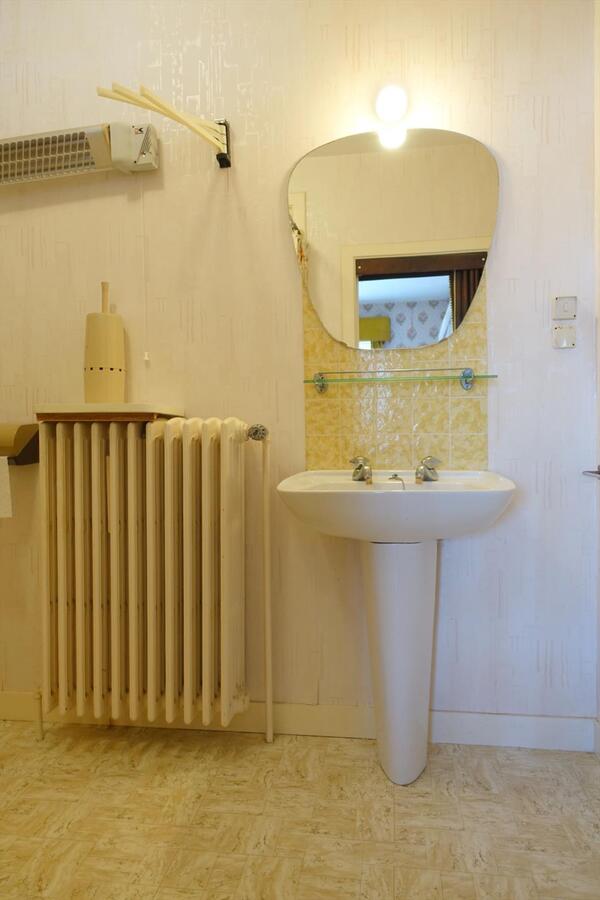 Ruime te renoveren woning 