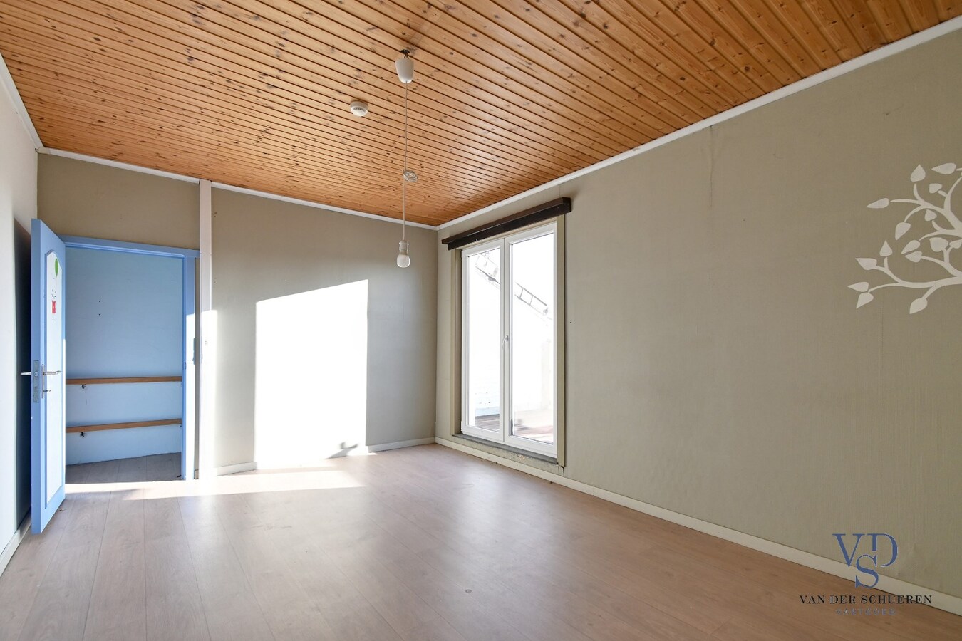 Uniek handelspand met woongedeelte in hartje Eine ! 