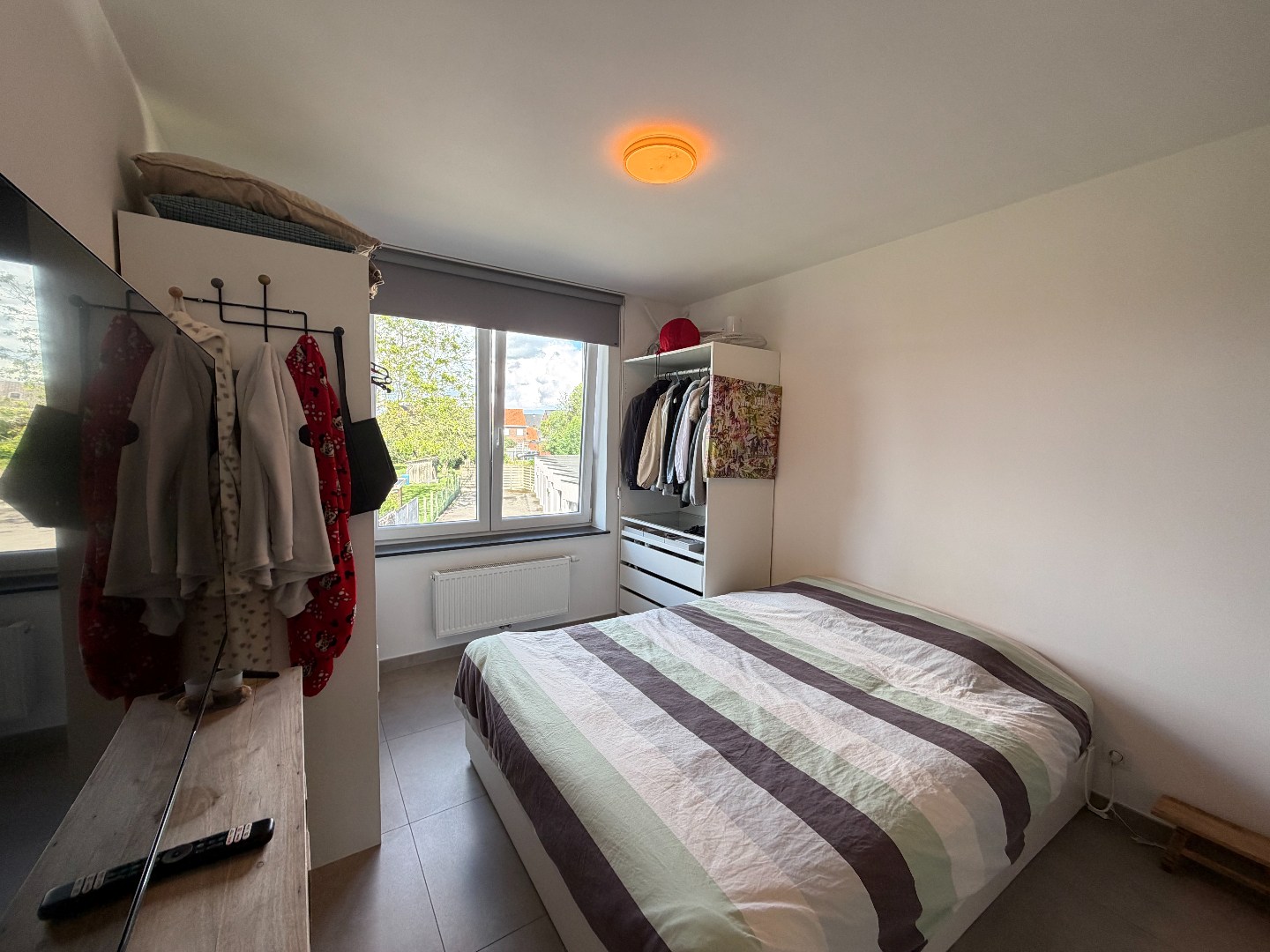 Verzorgd appartement met 2 slaapkamers, terras en garage. 