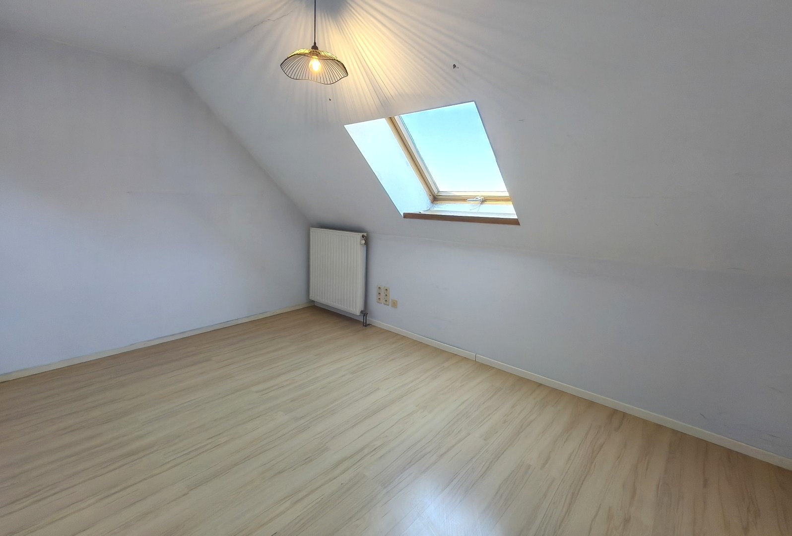 RUIM APPARTEMENT (124M²) MET GARAGE - PRACHTIG GELEGEN 