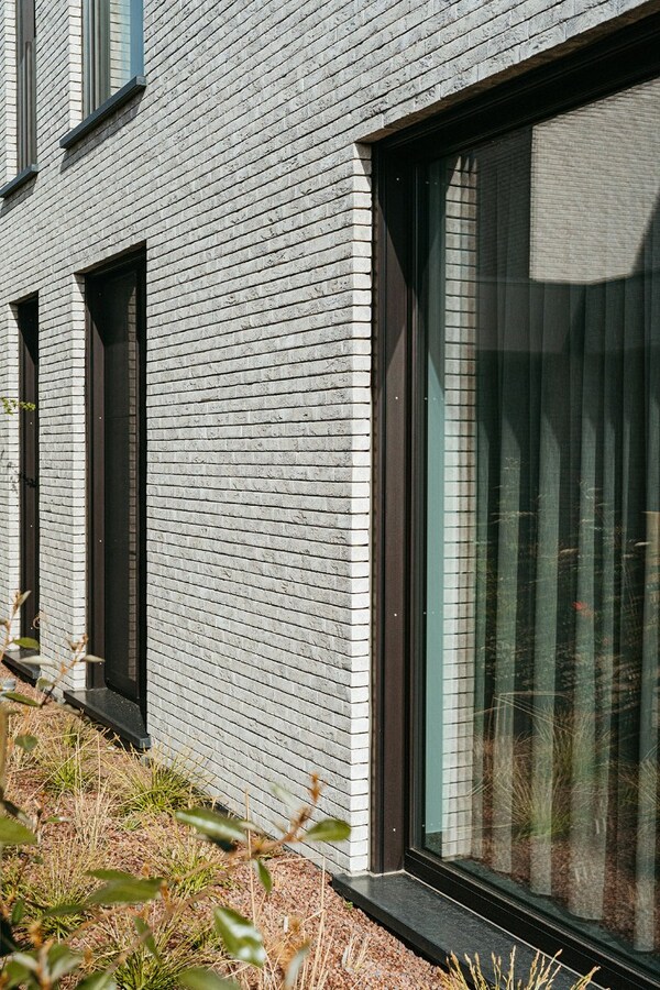 HOOGWAARDIG AFGEWERKT APPARTEMENT VAN 134M² MET 2 SLAAPKAMERS, RUIM TERRAS EN PARKEERPLAATS TE CENTRUM TUILT 