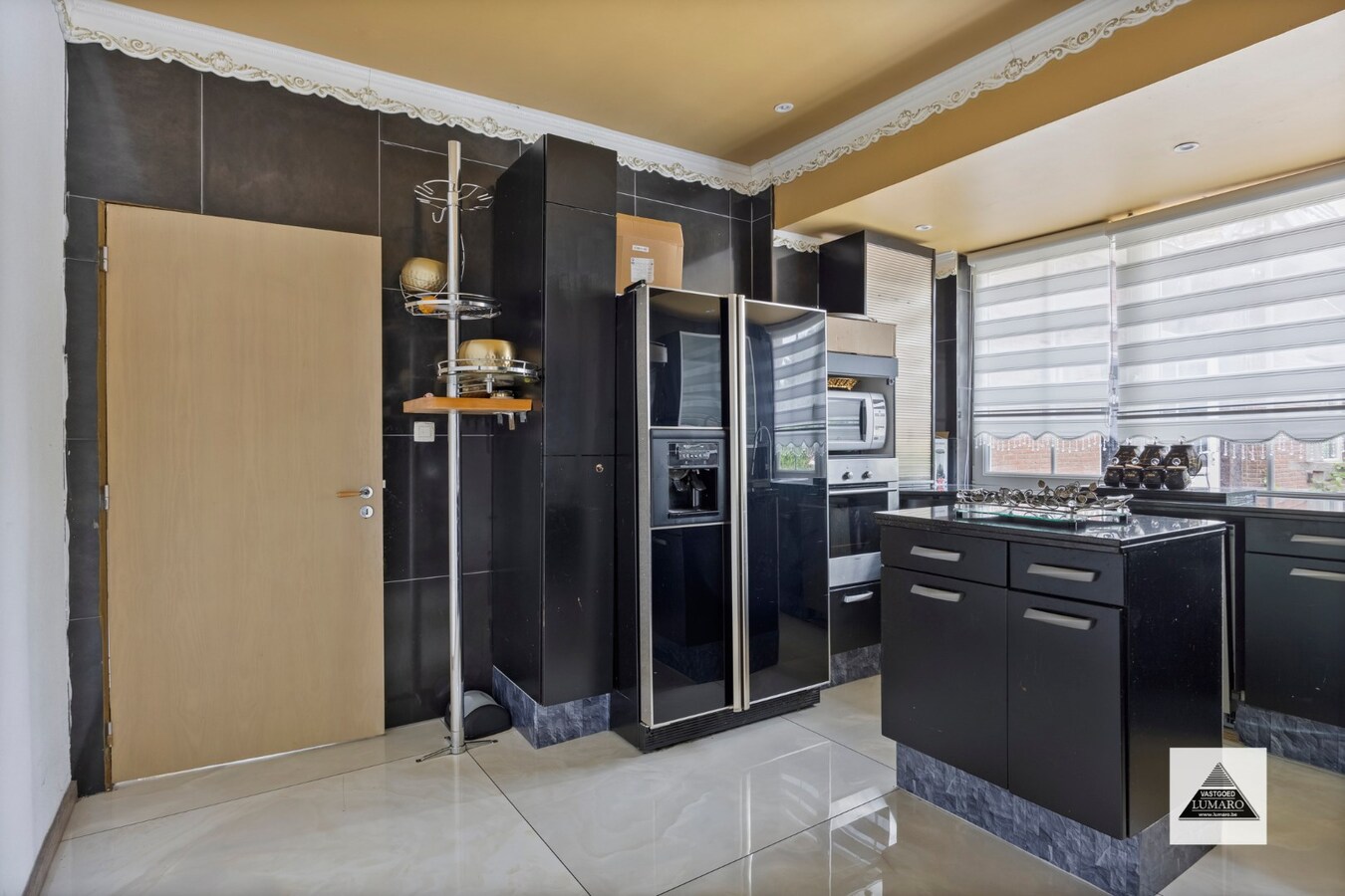 Villa / praktijk / BenB/ kamerwonen /... - Koolmijnlaan 11, Houthalen - perceel 2.700 m². 