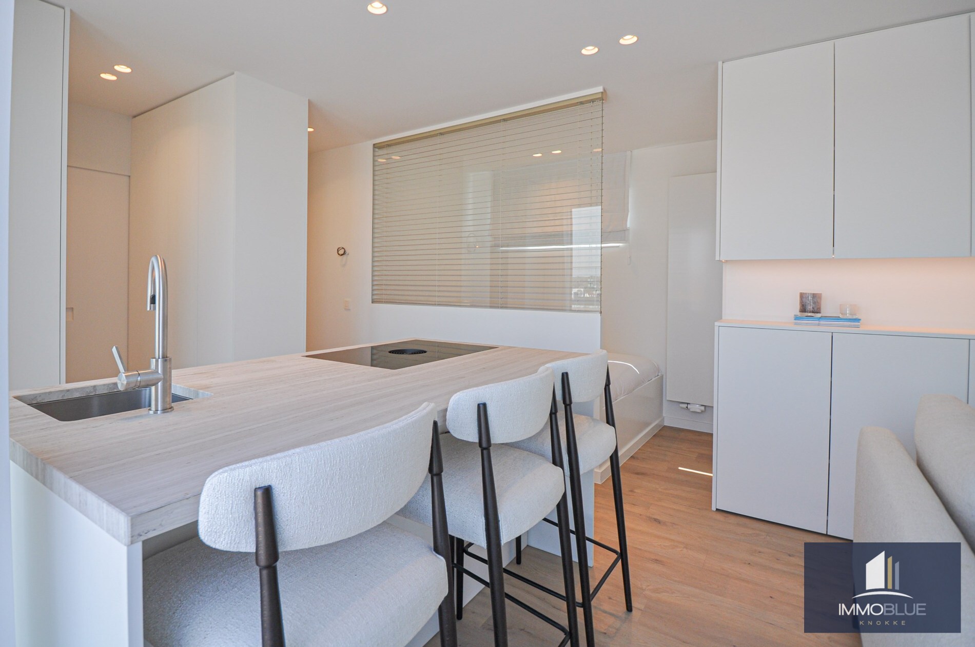 Volledig gerenoveerd dakappartement met een terras van ongeveer 45 m². 