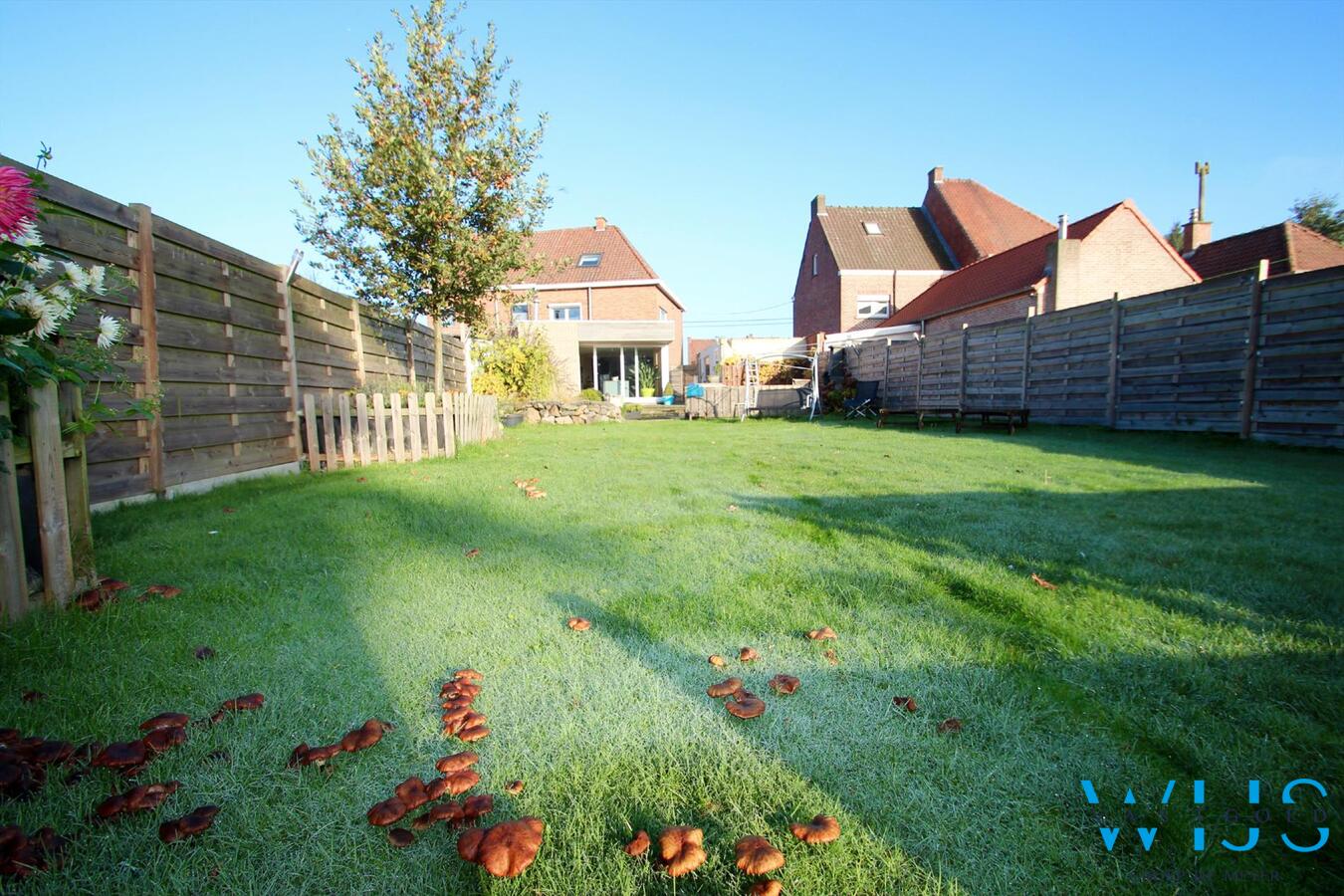 Instapklare gezellige woning met mooie tuin ! 