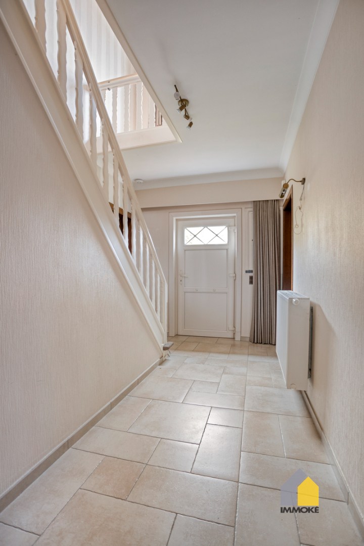 Vrijstaande, statige woning op 7 a 82 ca met 3 slpk en mooie tuin. 