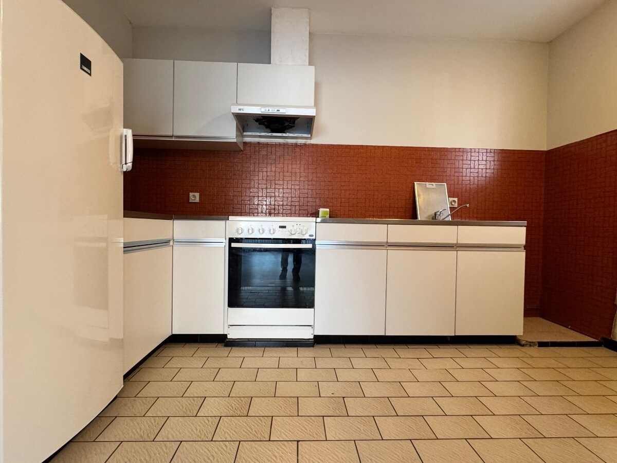 Appartement met 2 slaapkamers en garage in centrum Koekelare 