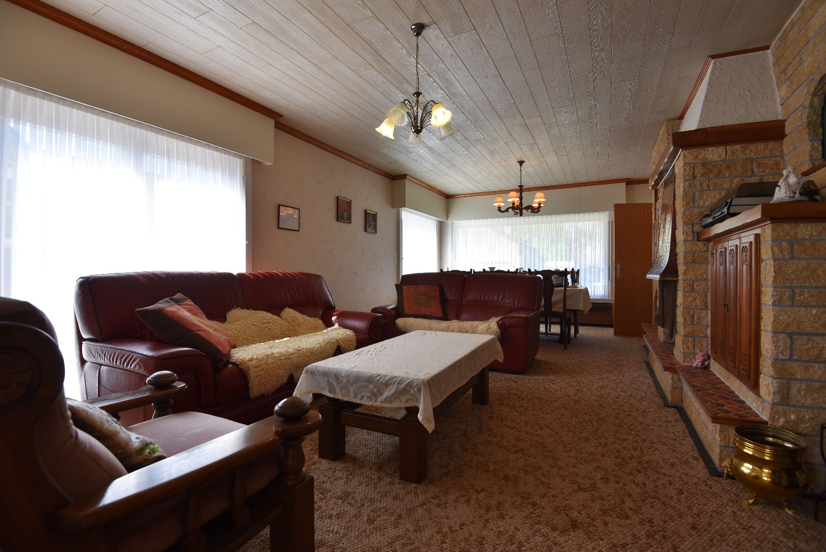 Grondig te renoveren woning  mooi gelegen te Adegem 