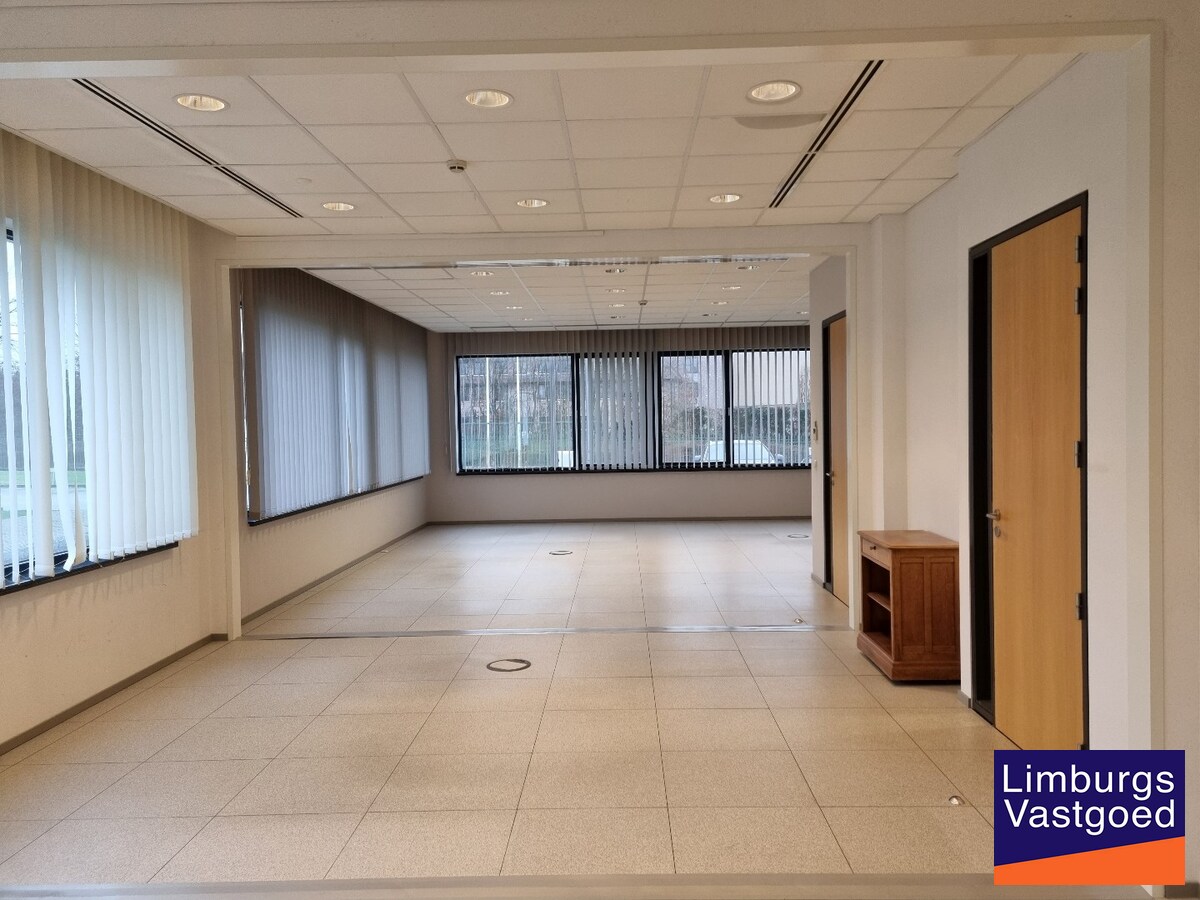 GLV kantoren - 527 m² + 25 parkings - nabij E 313 