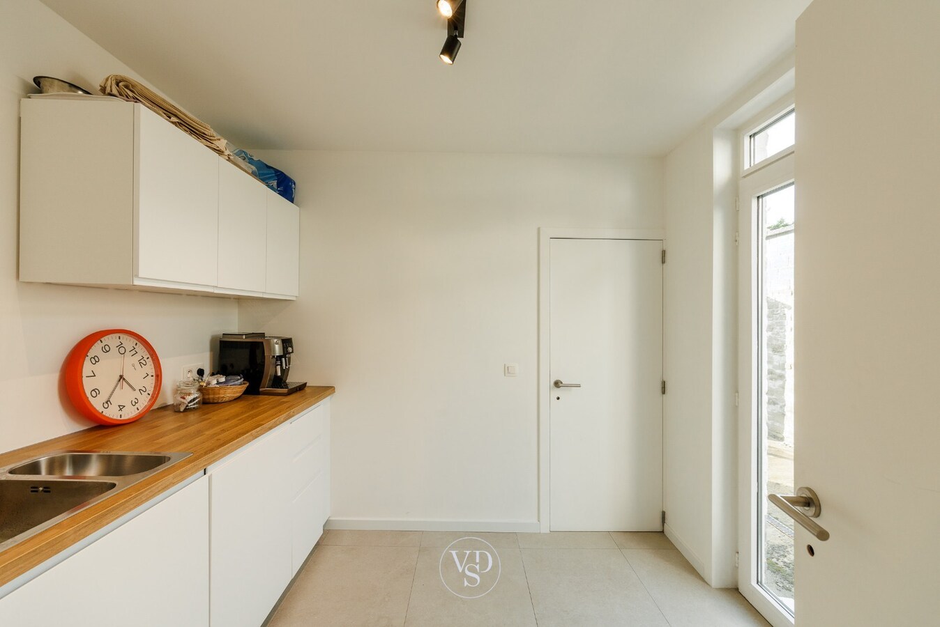 Wonen en/of werken. Met tuin (achteraan toegankelijk). 