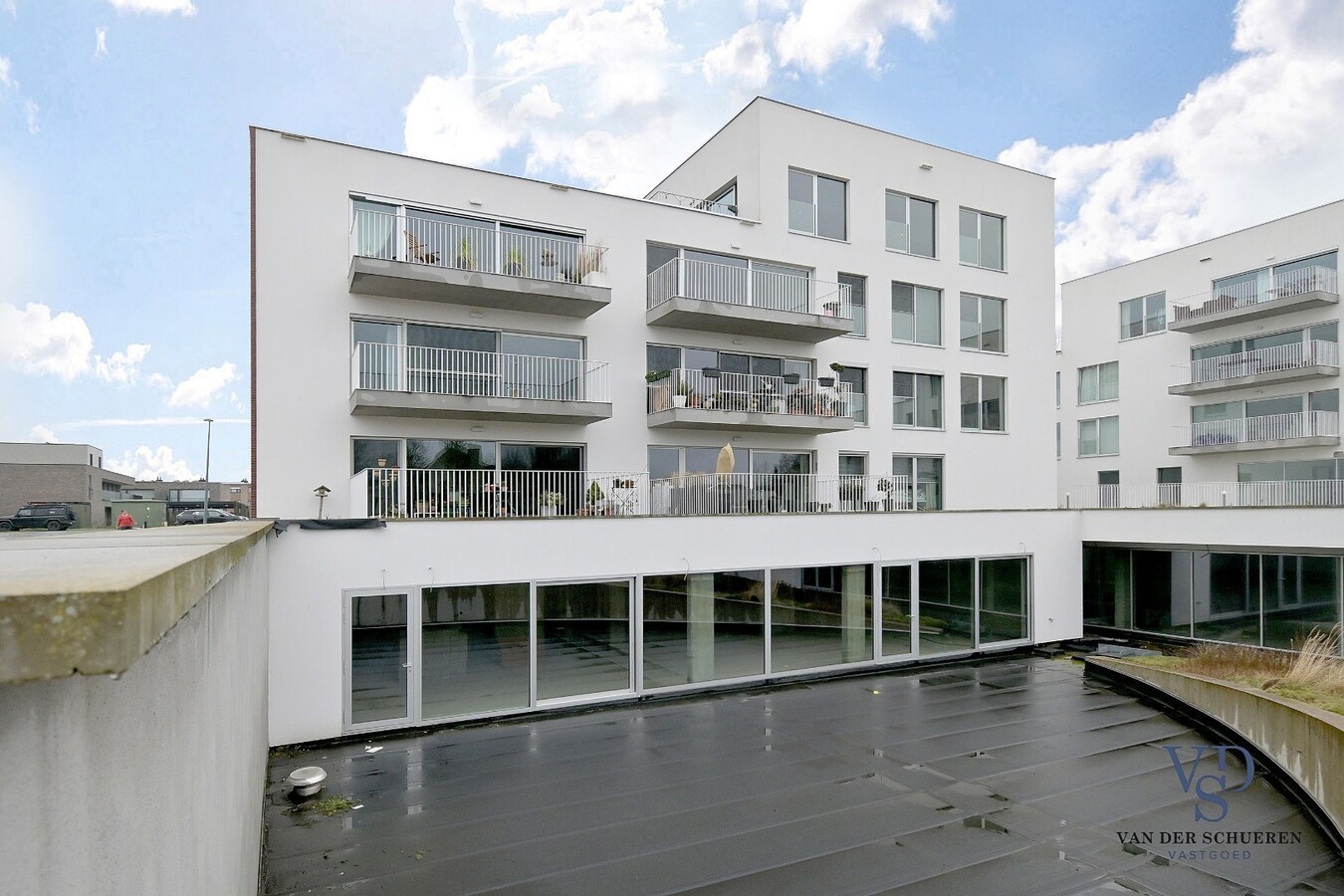 Luxueus 1-slp-appartement met staanplaats (ondergronds). 