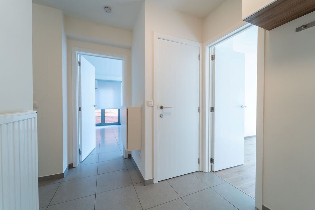 GUNSTIG GELEGEN 2 SLAAPKAMER APPARTEMENT 94 M² MET ONDERGRONDSE AUTOSTANDPLAATS EN KELDERBERGING IN HET CENTRUM VAN ZOLDER 