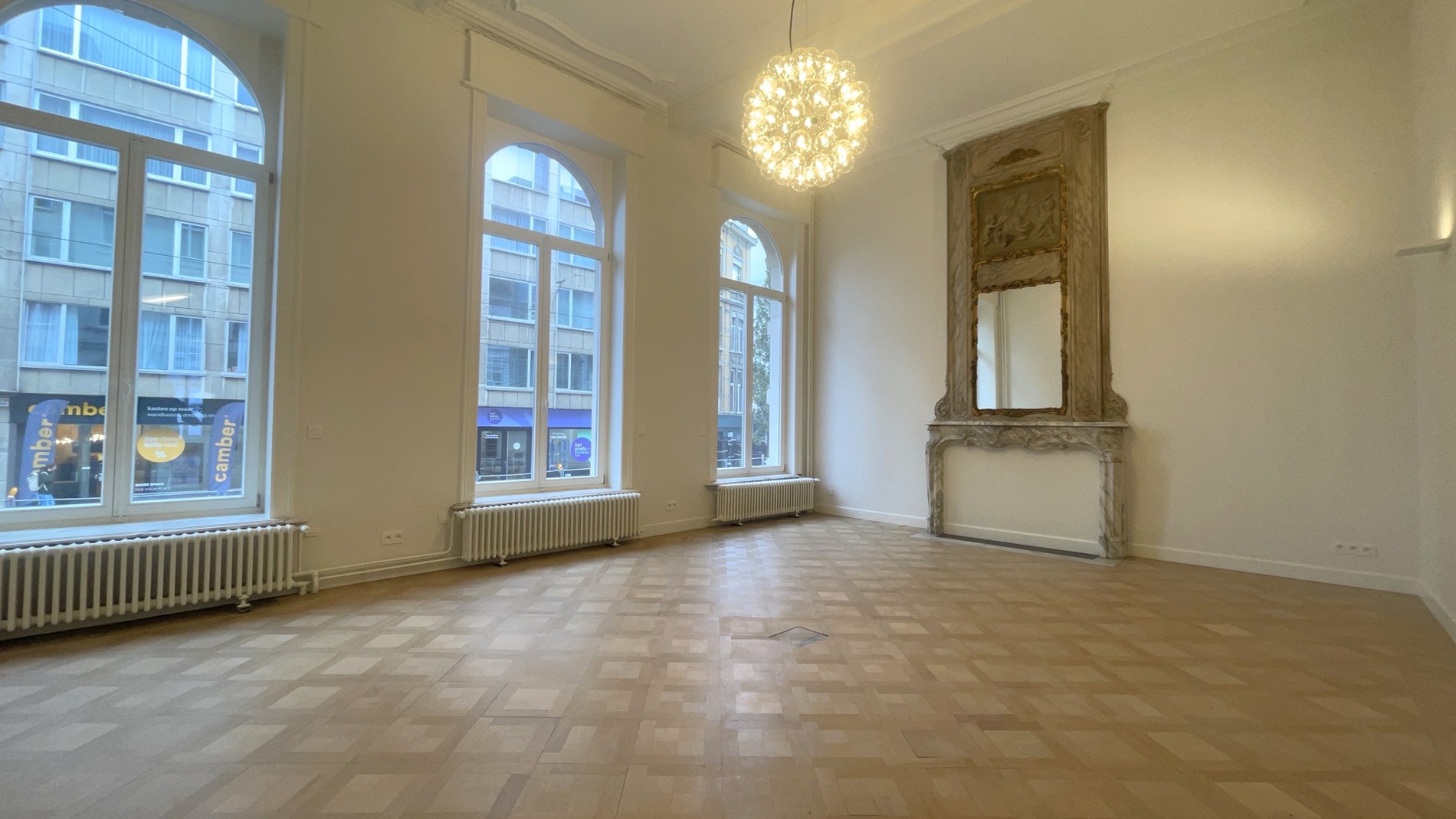 Exclusief kantoorgebouw te huur dichtbij de Leien in Antwerpen