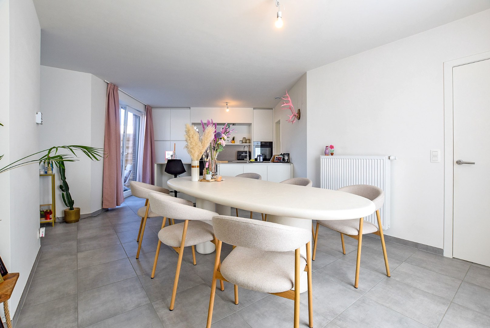 Prachtig afgewerkte zeer lichtrijke nieuwbouwwoning te Ramskapelle (Nieuwpoort). 