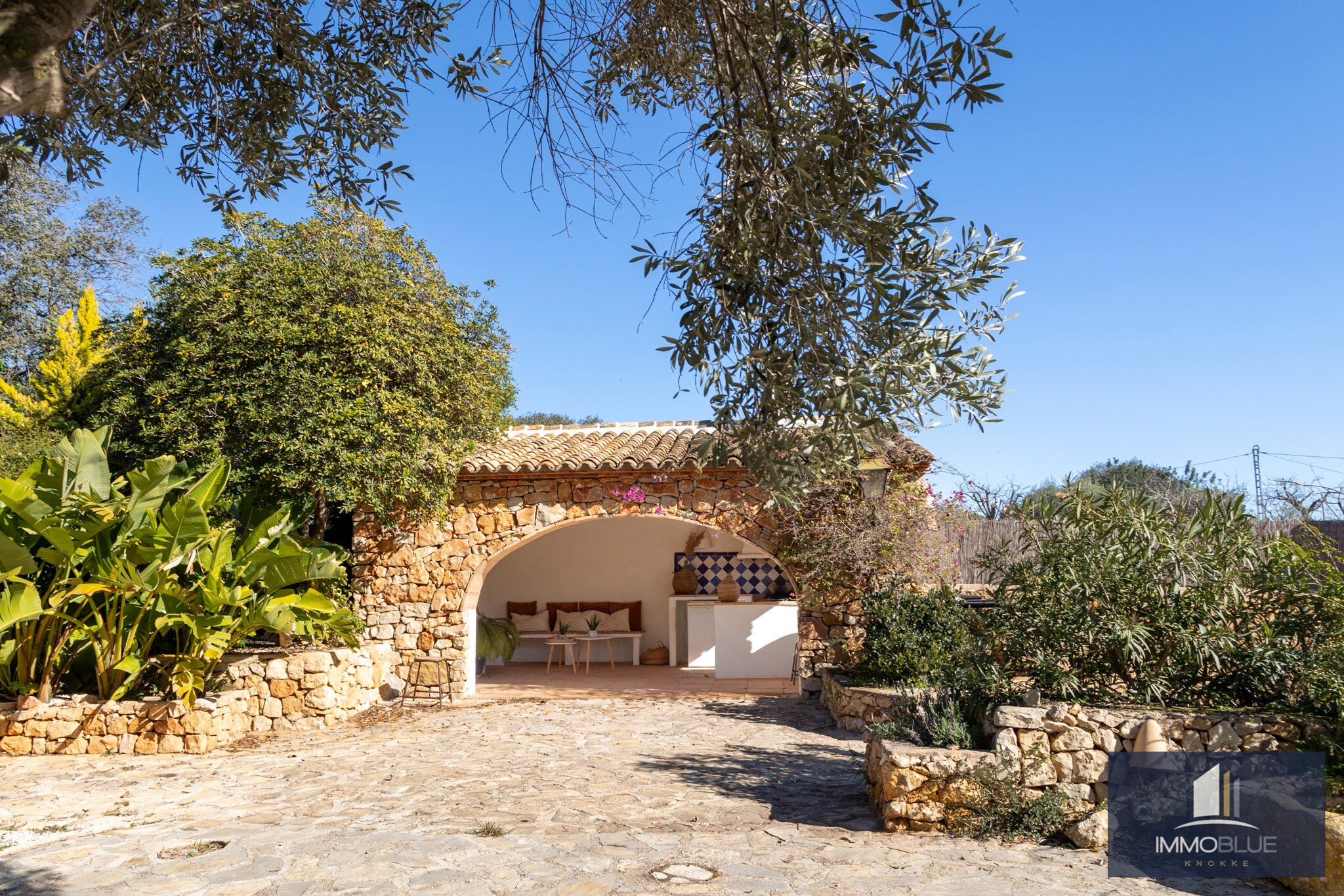 Dit uitzonderlijke landgoed, gelegen op een royaal perceel van 18.500 m² . 