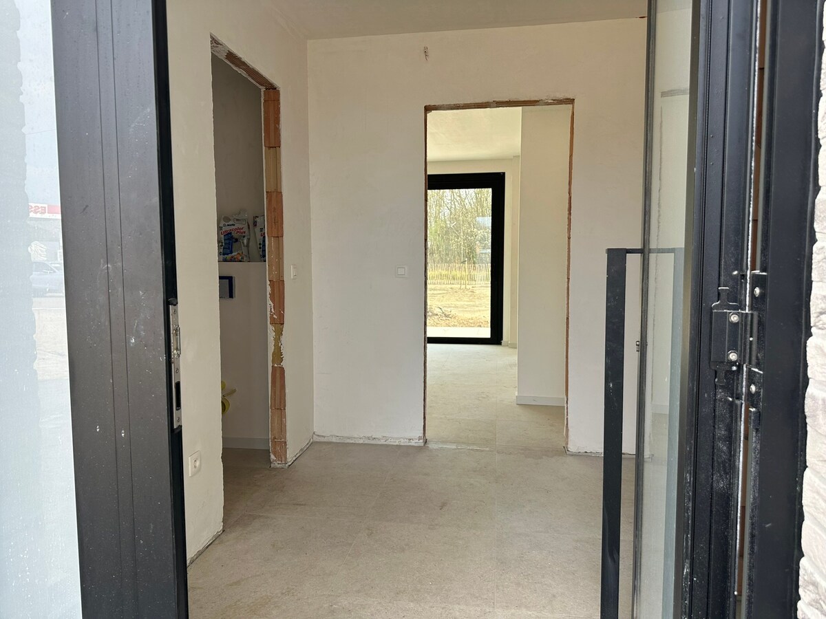 Nieuwbouw instapklare woning met 4 slaapkamers (waarvan 1 gelijkvloers) 