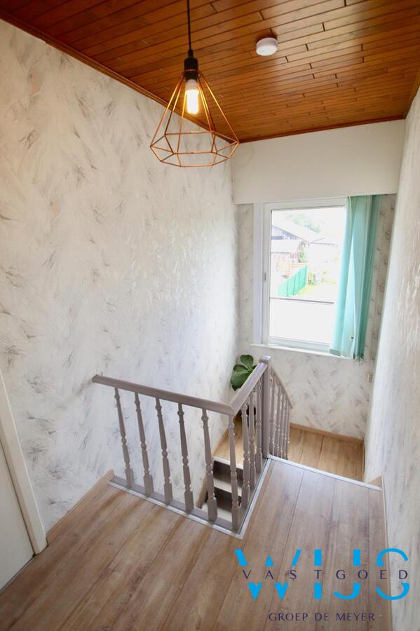 Leuke gezinswoning met 4 slaapkamers + tuin en garage te Zelzate! 