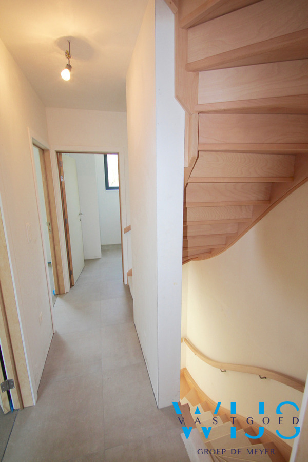 Compleet van A tot Z vernieuwd woonhuis te KLUIZEN /WIPPELGEM 