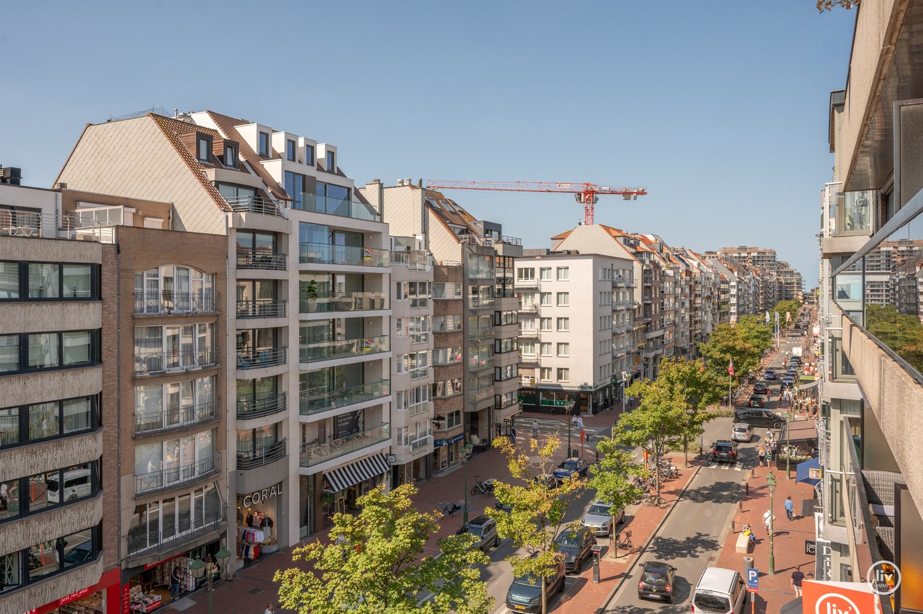 Volledig gerenoveerd en stijlvol appartement in het hart van Knokke in de  Lippenslaan. 