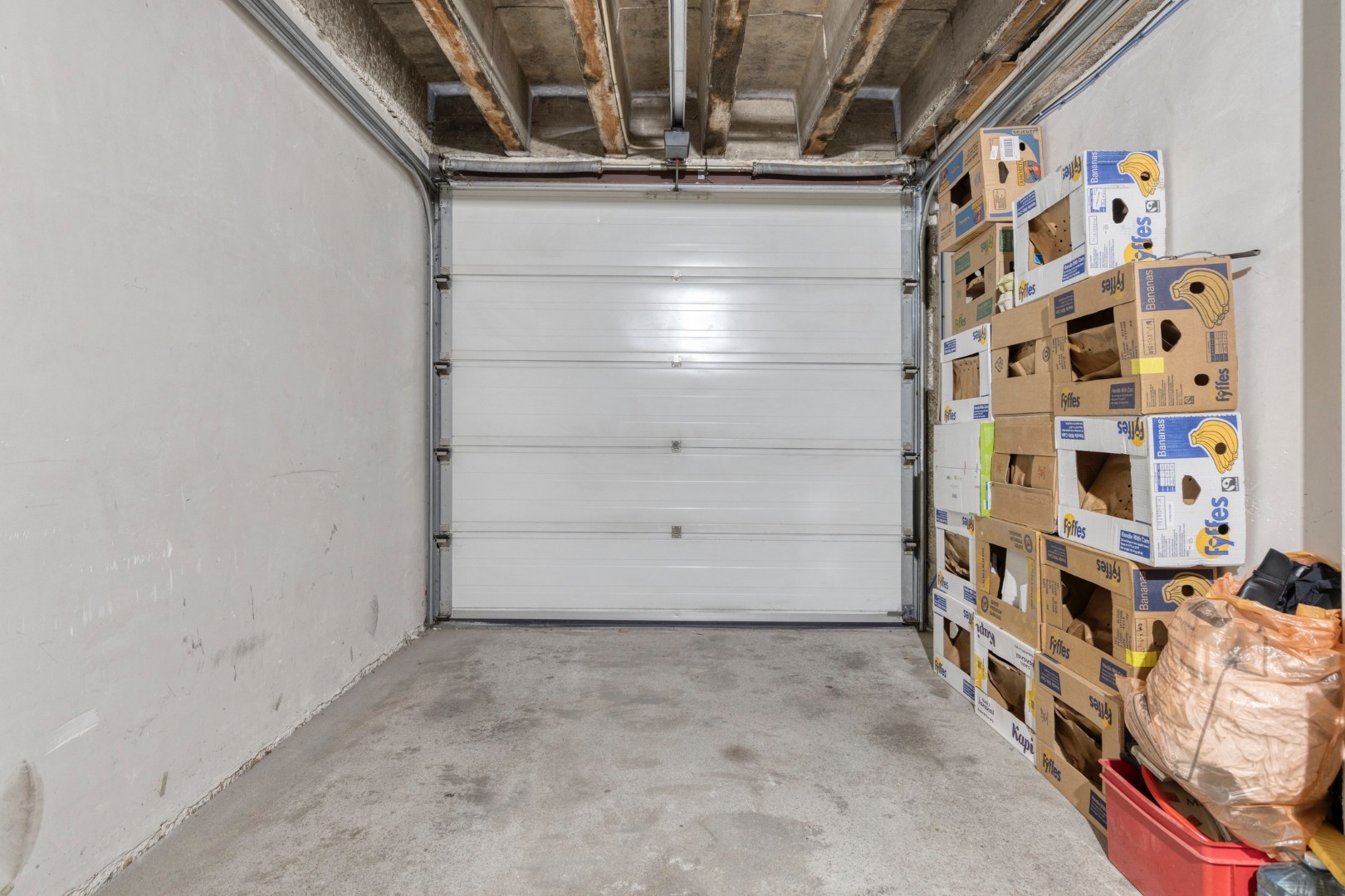 Ruim gelijkvloers appartement met 2 slpk. en gezellige patio in het centrum van Geel 