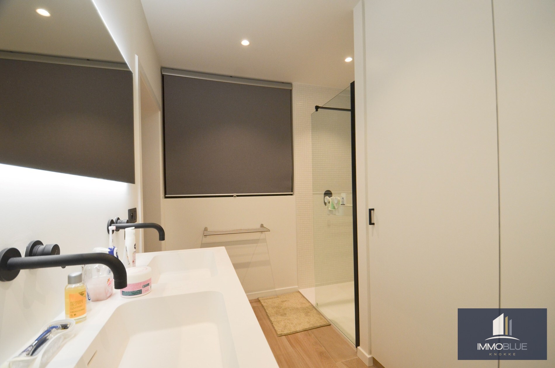 Appartement très récent, idéalement situé à quelques pas de la mer. 