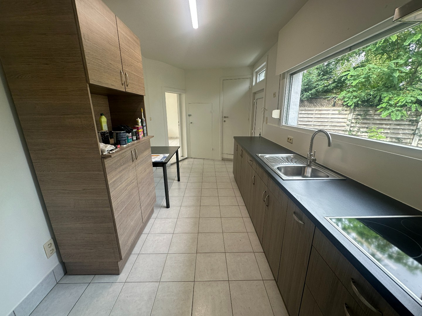 Gezellige gerenoveerde woning met 3 slpk, carport en tuintje, rustige ligging te Torhout 