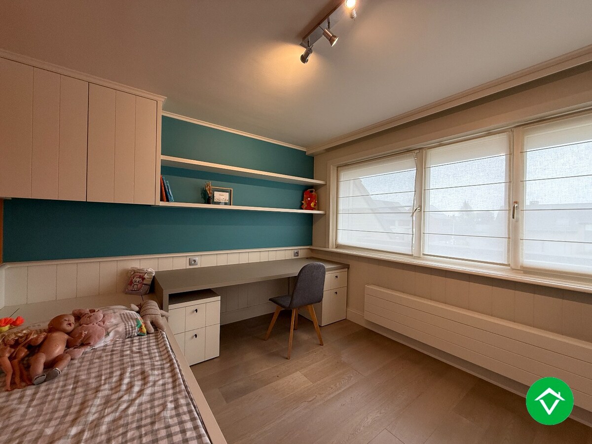 Prachtige rijwoning met 3 slaapkamers, tuin en garage te Roeselare 