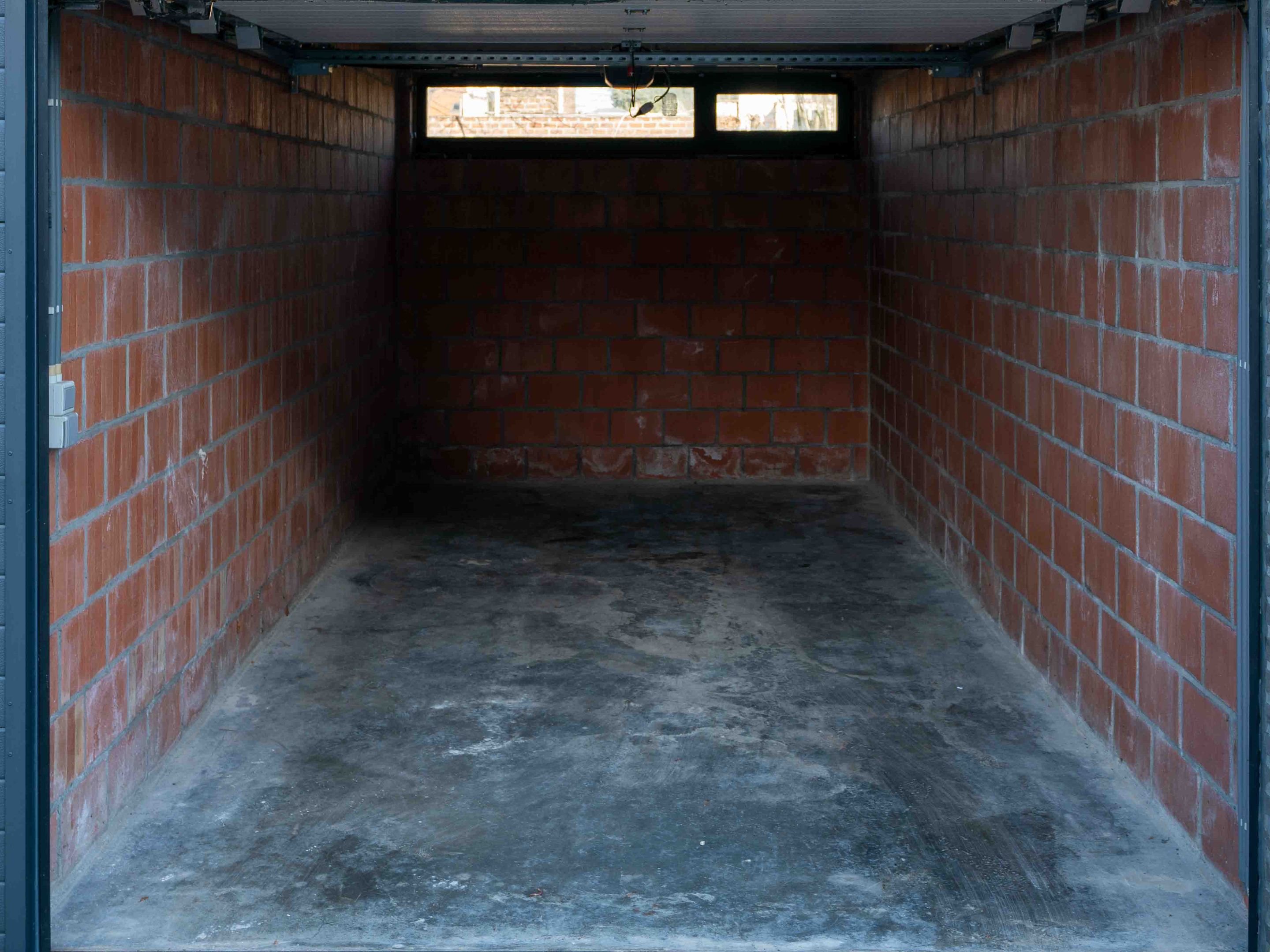 Afgesloten garagebox in het centrum van Dilbeek 