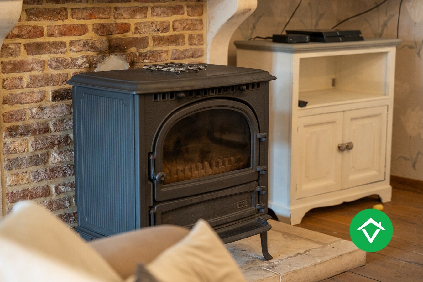 Halfopen woning te koop met dubbele garage in het centrum van Zarren 