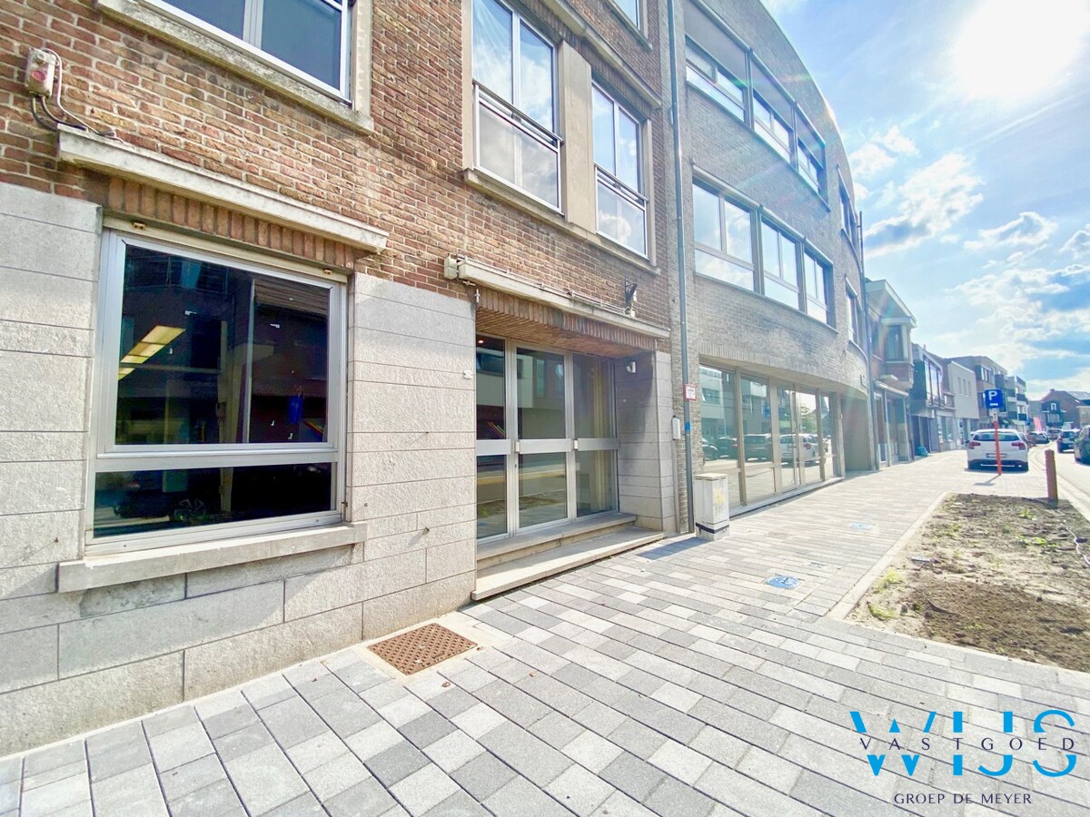 Goed gelegen handelspand te Wachtebeke ! 