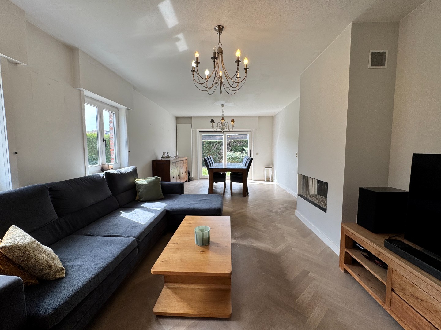 Instapklare halfopen bebouwing met 3 slaapkamers, tuin en garage te Zulte. 