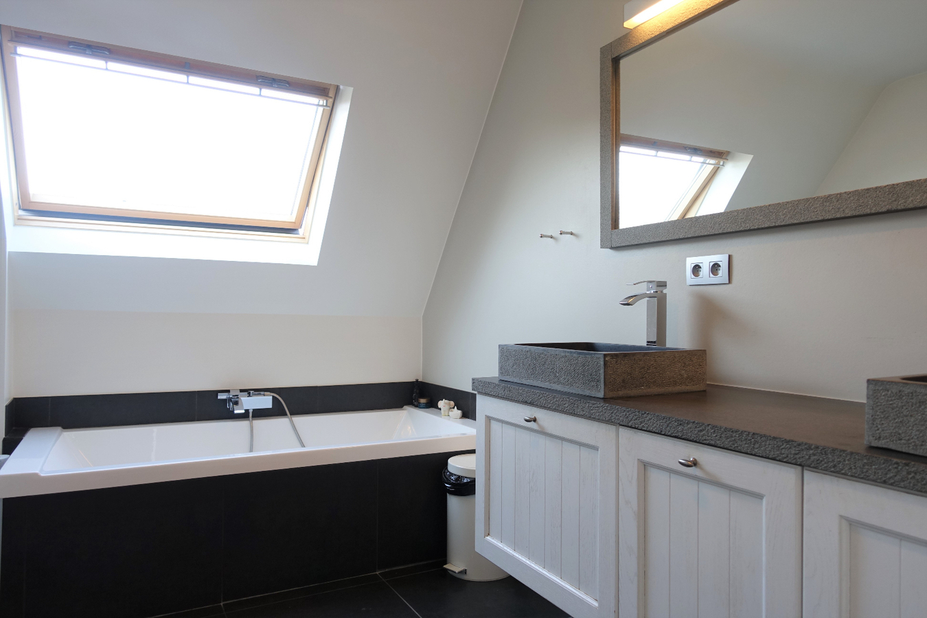 Sublieme gerenoveerde hoekwoning op rustige ligging 