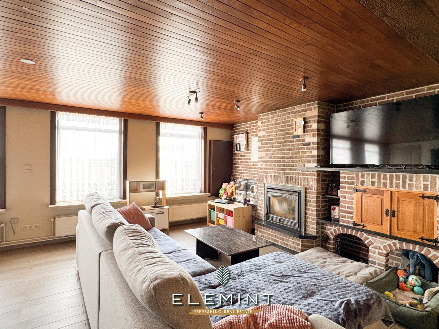 Landelijk gelegen woning met garage op 946m² 