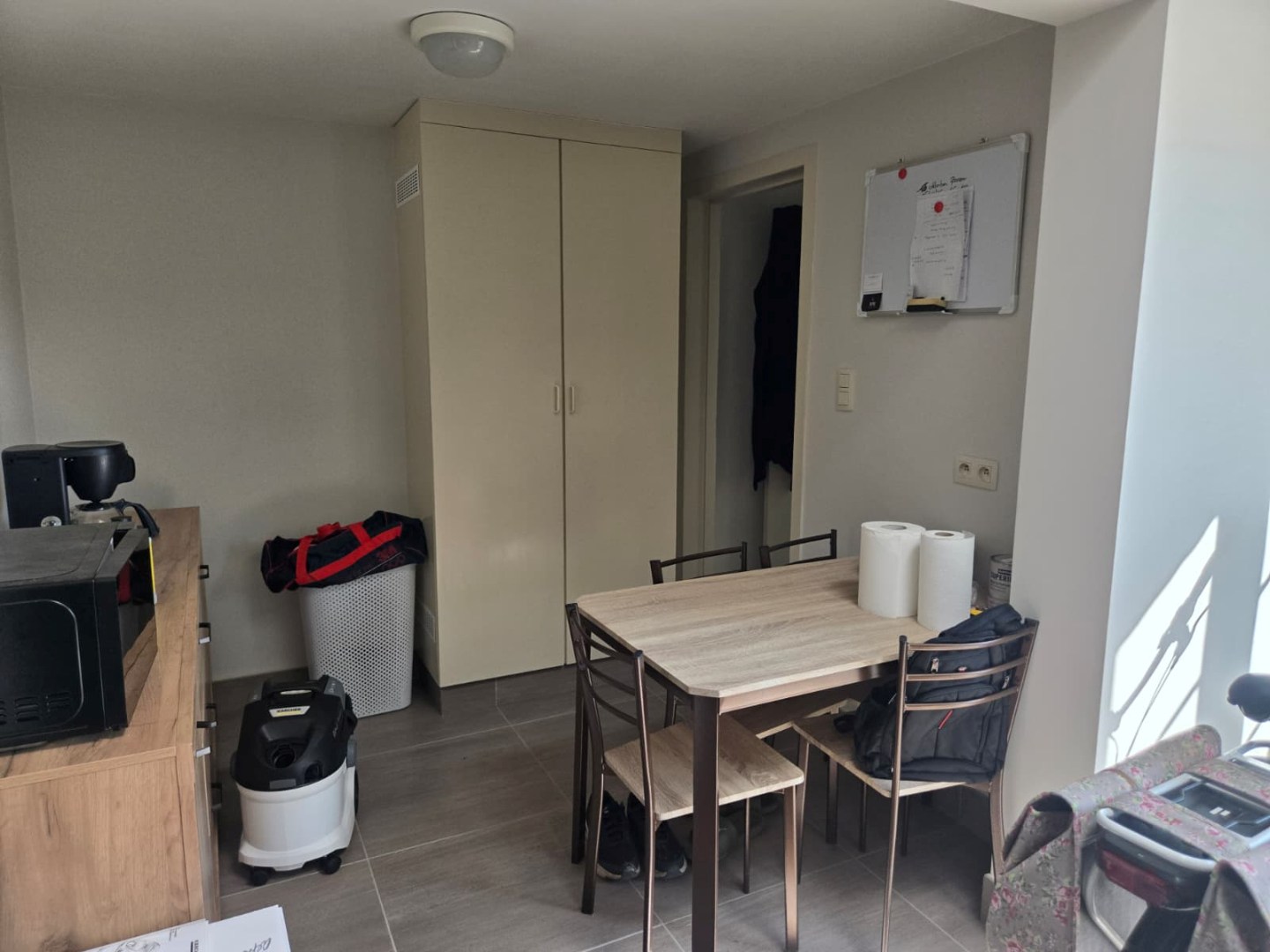 Ruime woning met tuin, drie slaapkamers en garage te Waregem 
