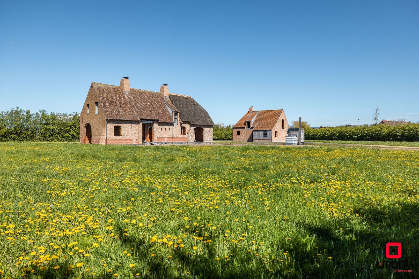 Landelijk gelegen ruwbouwhoeve met bijgebouwen op uitzonderlijk perceel van ca. 9.331 m² 