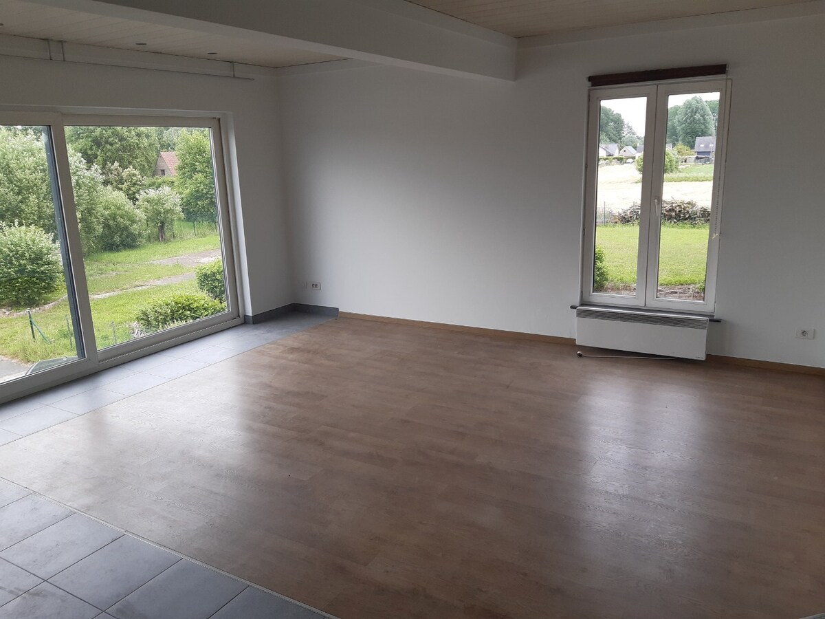 Degelijk appartement (1° verdieping). 