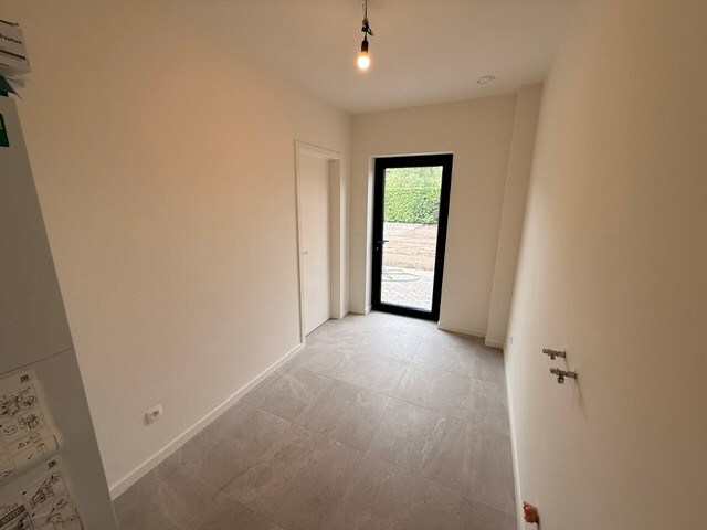 Halfopen nieuwbouwwoning met 4 slaapkamers gelegen te Opitter. 