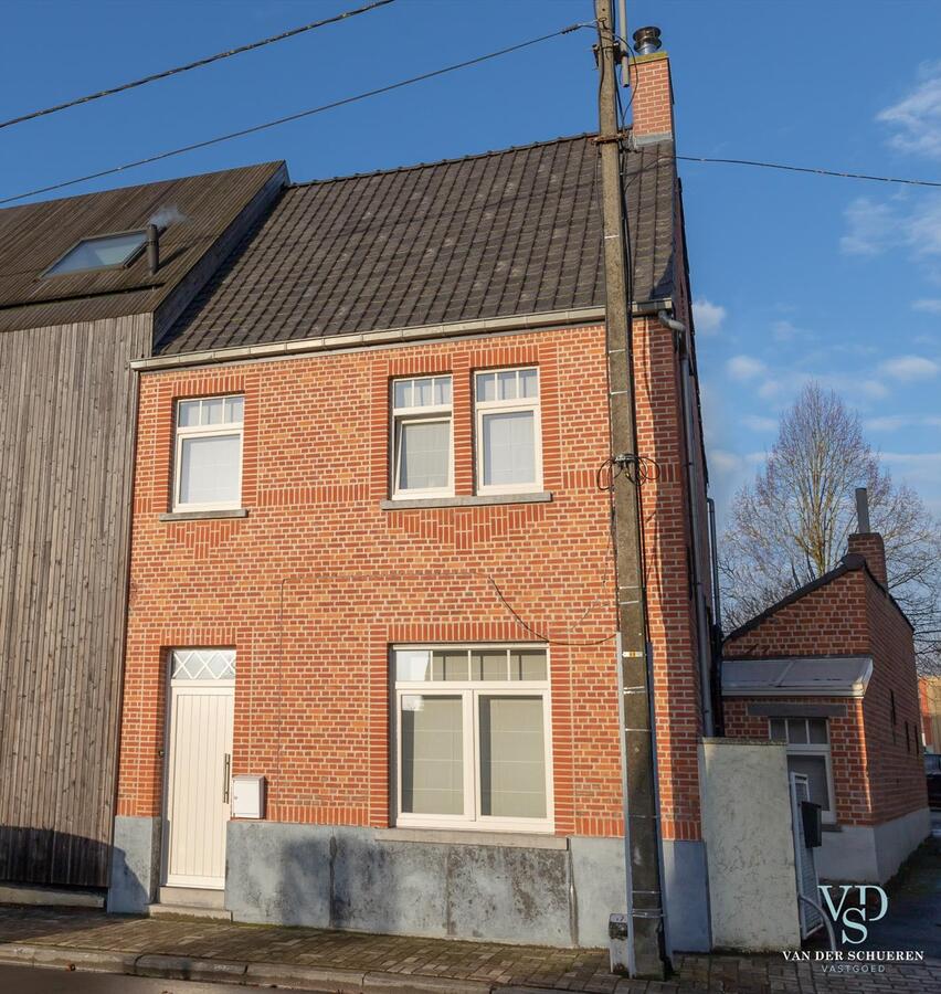 Degelijke, karaktervolle woning met tuintje. UNIEK AANBOD ! 