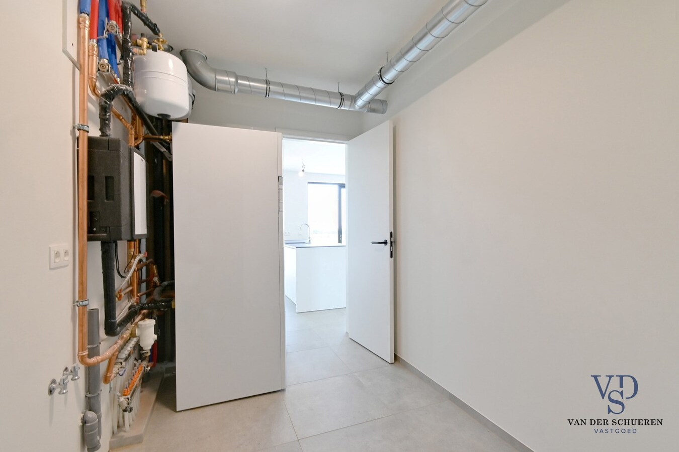 IN OPTIE ! Half Open Bebouwing met afzonderlijke garage 