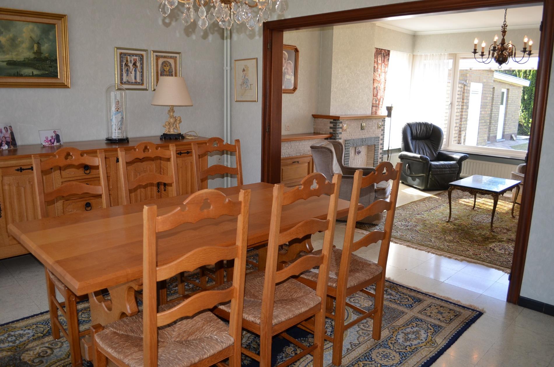 Op te frissen woning op 709m² rustig gelegen te Adegem 