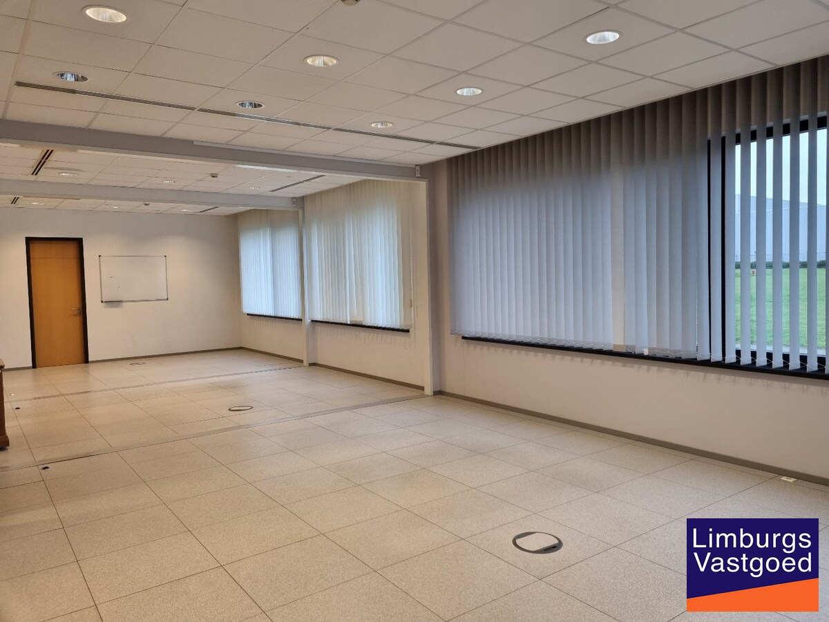 GLV kantoren - 527 m² + 25 parkings - nabij E 313 