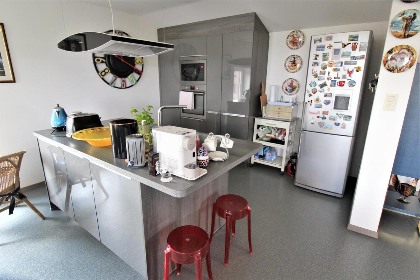 Maison avec centre équestre et appartement supplémentaire sur environ 1.3ha à Hannut (Liège) 