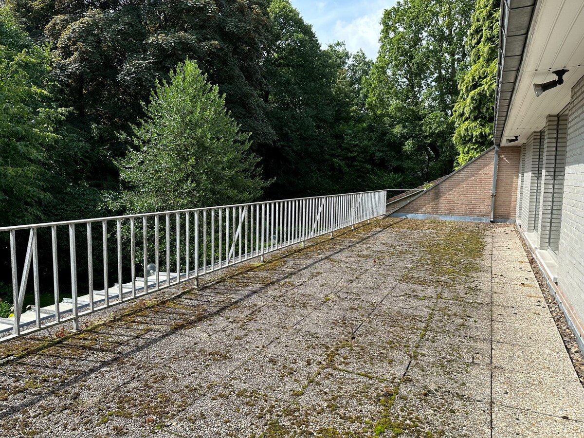 Ruime te renoveren woning met 5 slaapkamers op 1.250 m² 