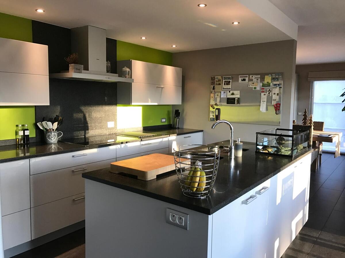 Uitstekend gelegen villa met grote zongerichte tuin 