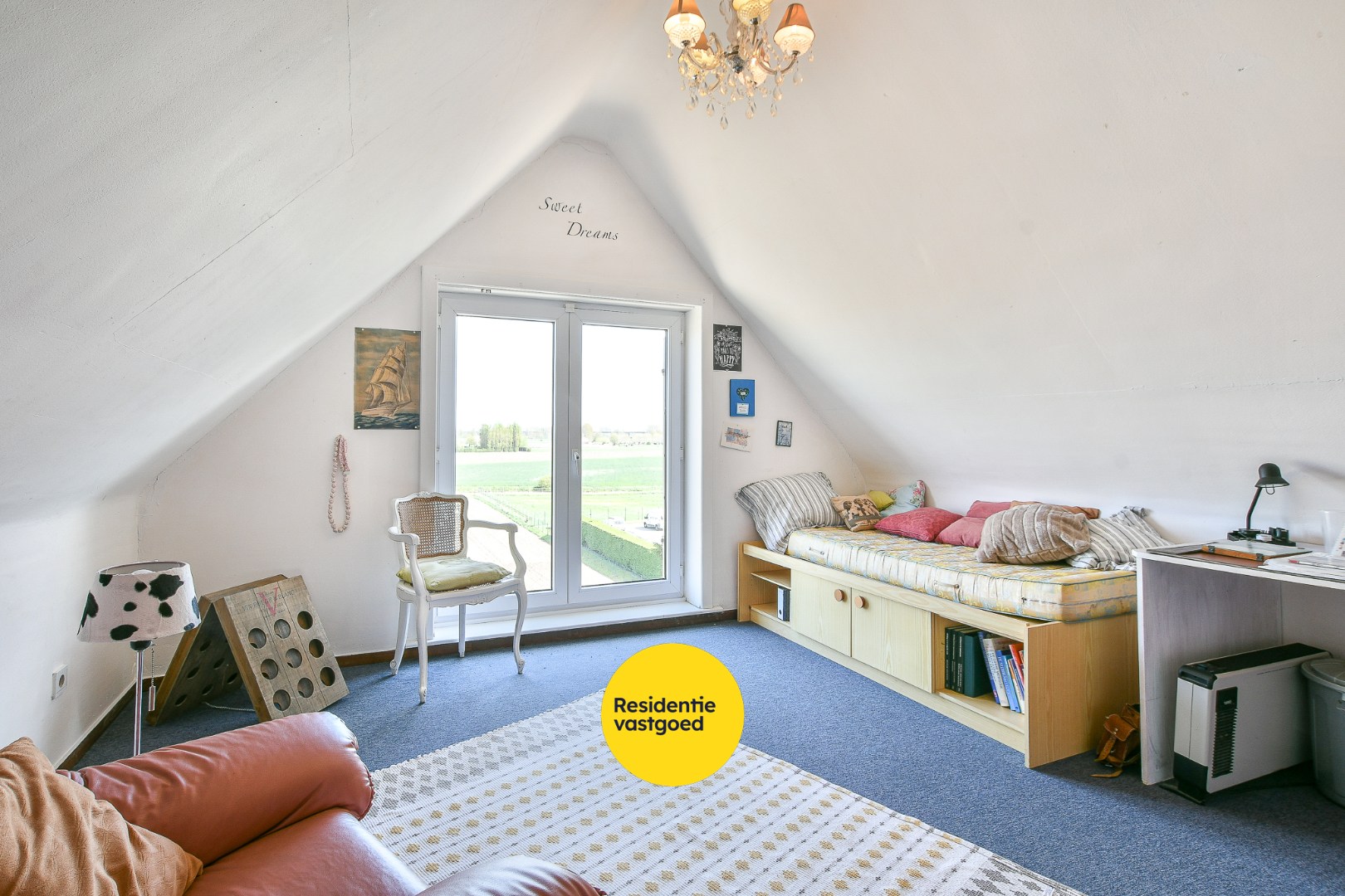 Unieke investeringskans: karaktervol hotel met 18 kamers &amp; woonmogelijkheden te koop! 