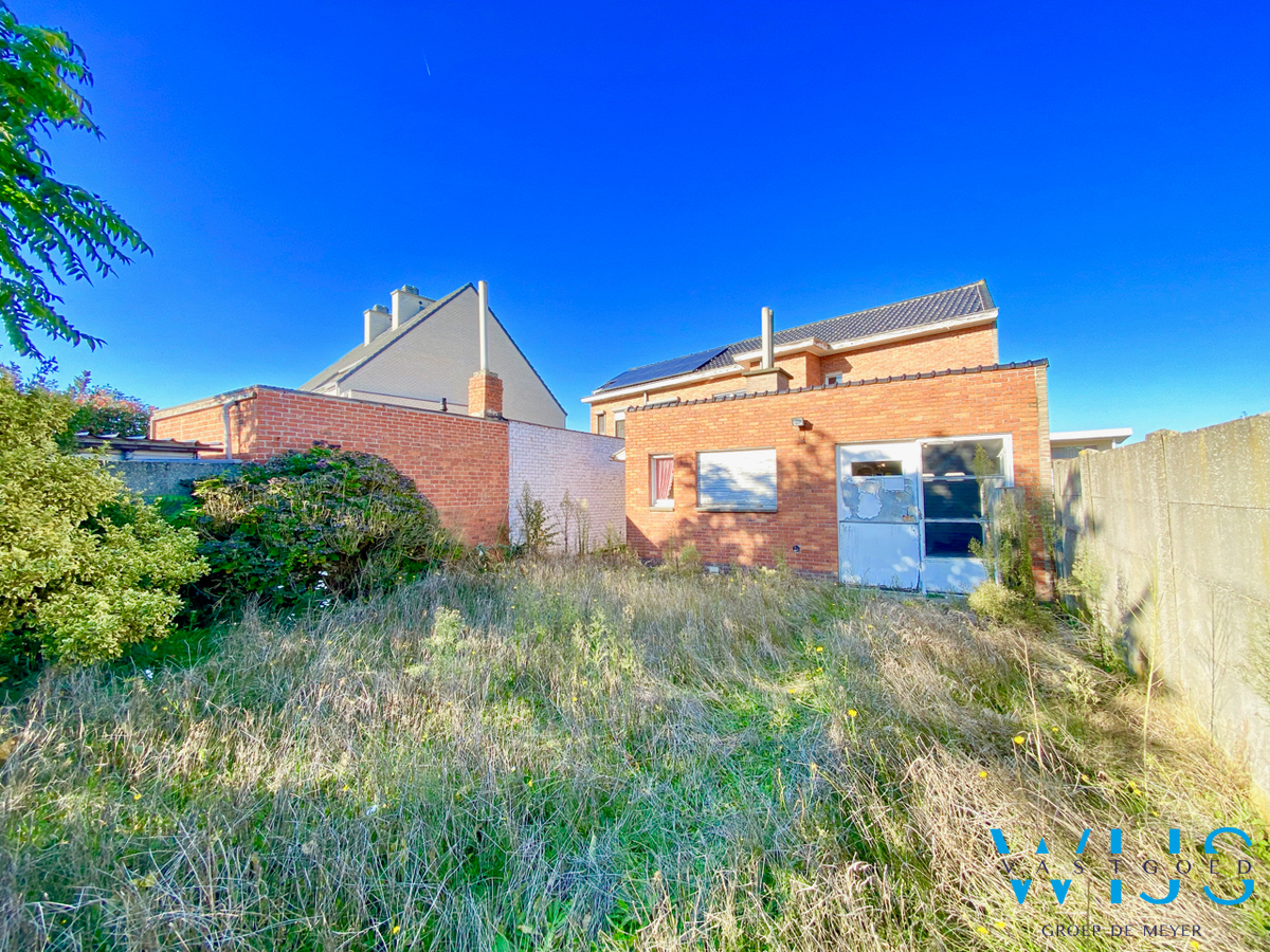 Te renoveren gezinswoning op een zonnig perceel van 1184m² te Wachtebeke ! 