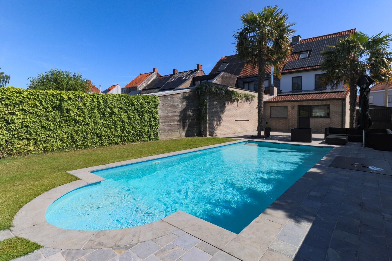 HOB met 4 slaapkamers en Zwembad en buitenbar op 963m² te Lendelede 