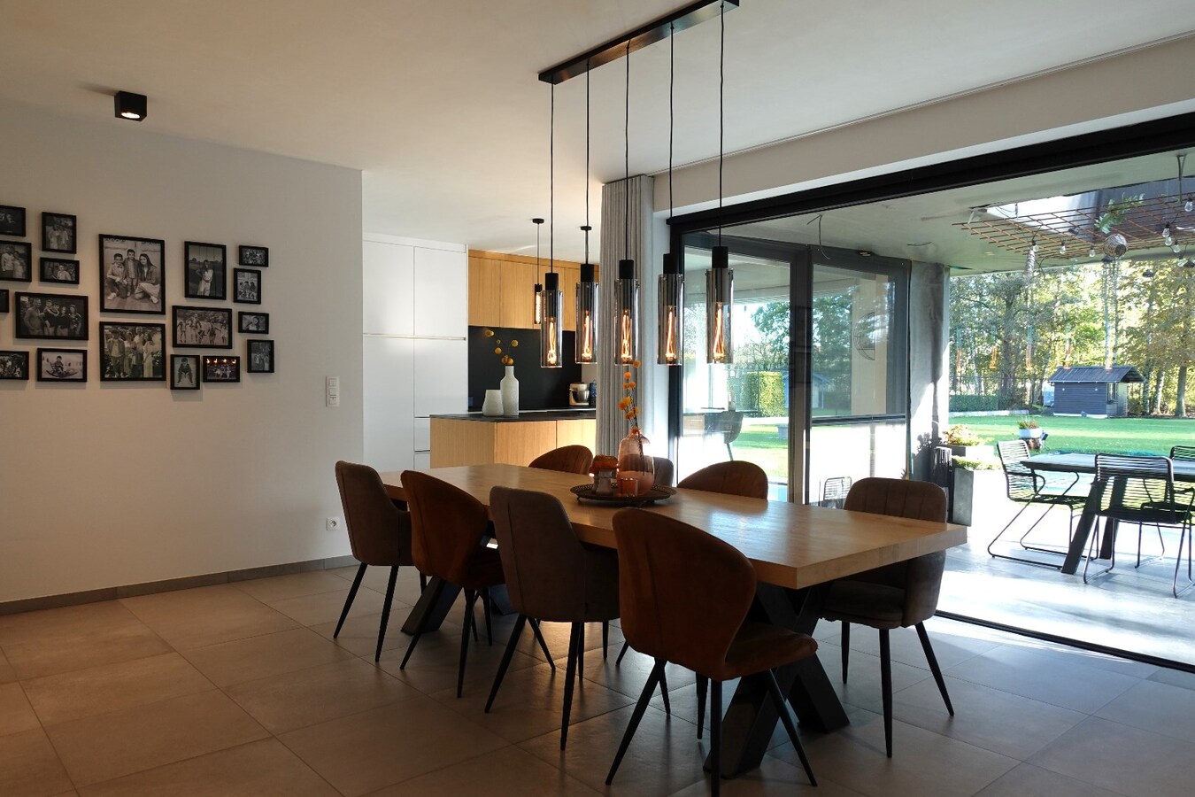 Uitzonderlijke luxe villa (2022) met prachtige tuin &amp; 5 slaapkamers op 2.162m² 