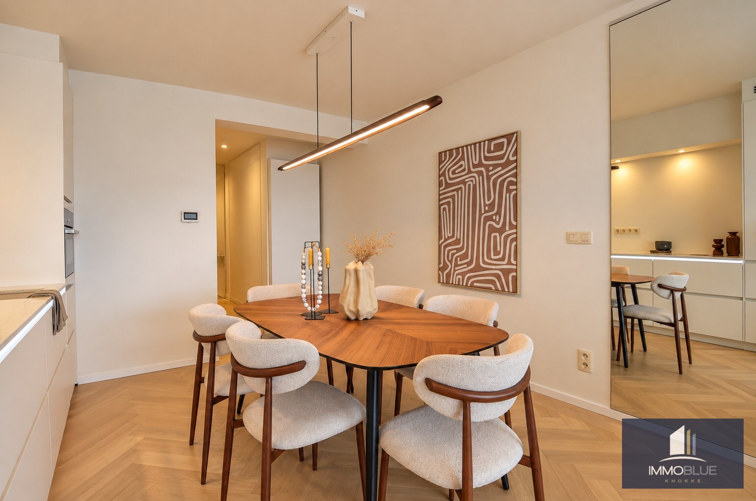 Volledig gerenoveerd appartement met frontaal zeezicht gelegen aan het Rubensplein. 