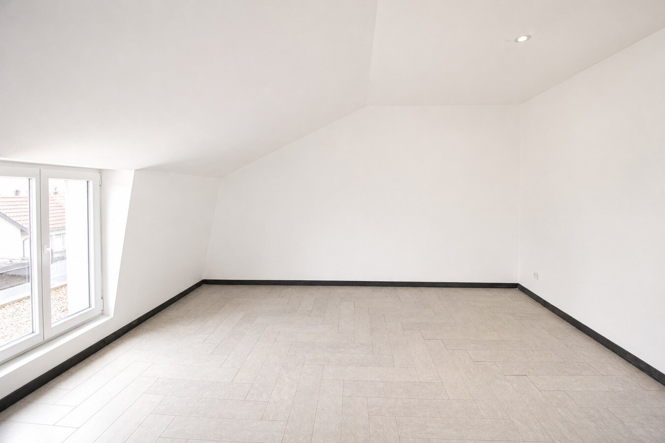 Instapklare gezinswoning met 4 slaapkamers, 2 badkamers, zonnige zuidwestgerichte tuin en EPC-label C in hartje Sint-Niklaas! 