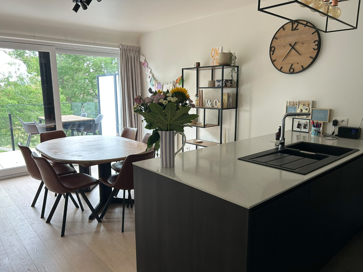 Lichtrijk 2-slaapkamerappartement met parkzicht, zonnig terras en ruime zolder en EPC A! 